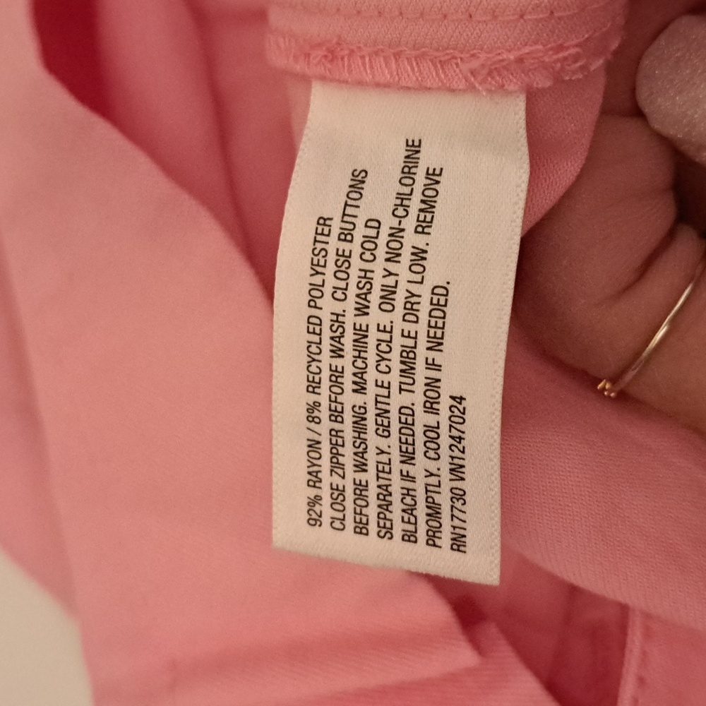 NWOT PLEATED SHORTS - Picture 6 of 6